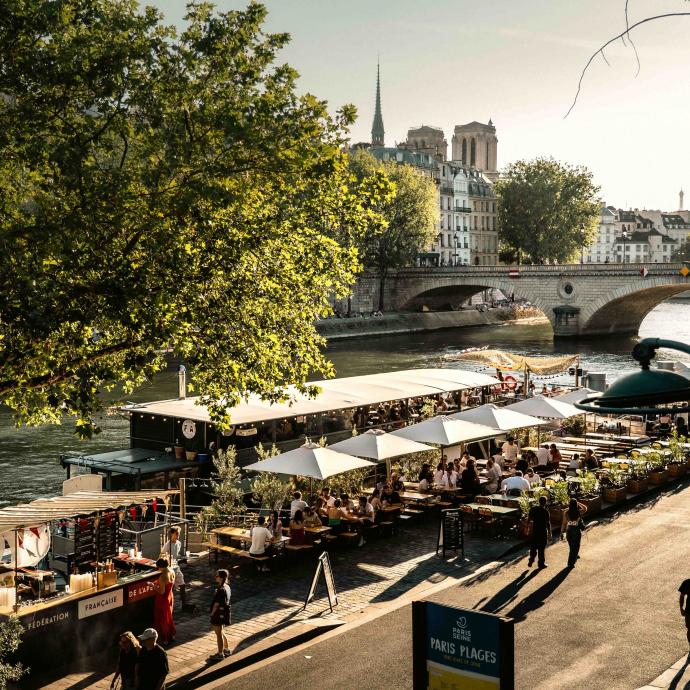 Les meilleures guinguettes de Paris où boire un verre au bord de l’eau cet été 2026